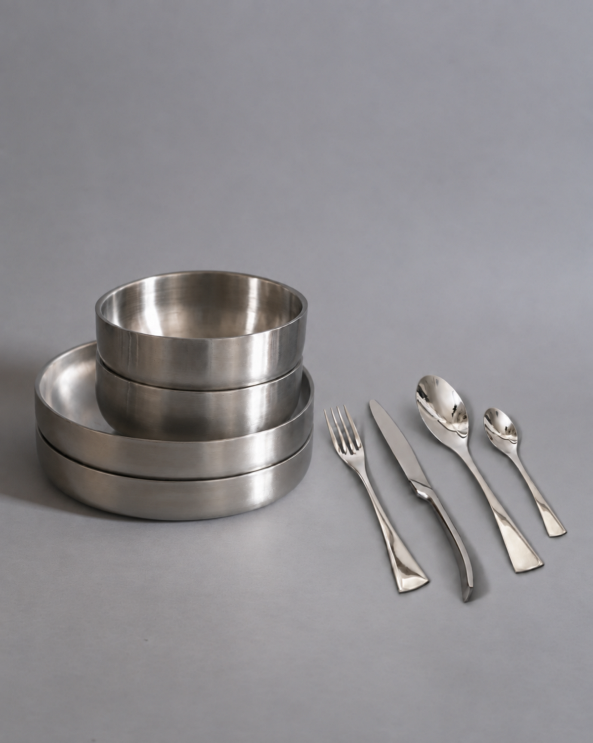Simple Setting - Meridian Plate, Bowl, 4 Piece Cutlery set